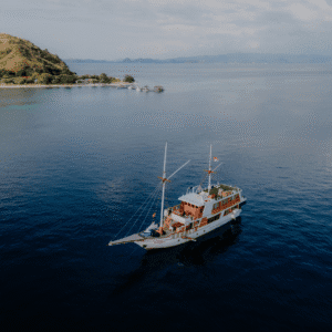 Labuan Bajo luxury Phinisi booking Gandiva Yacht exterior