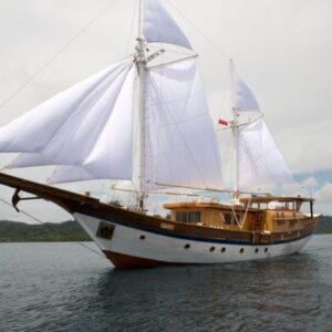 Bali private yacht charter all inclusive price Nusa Penida