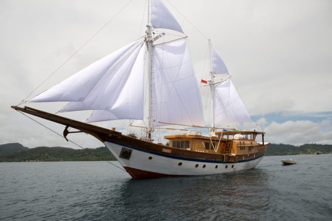 Bali private yacht charter all inclusive price Nusa Penida