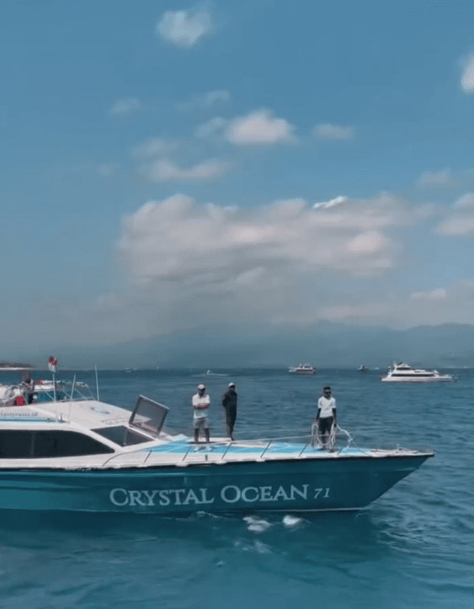 Nusa Penida Day Trip with Fast Boat arriving at the island port.