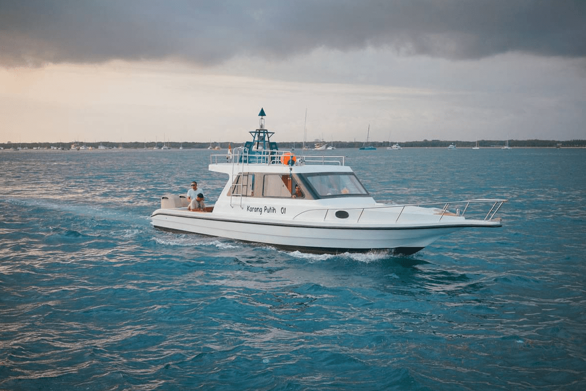Karang Putih fast boat charter price Nusa Penida view