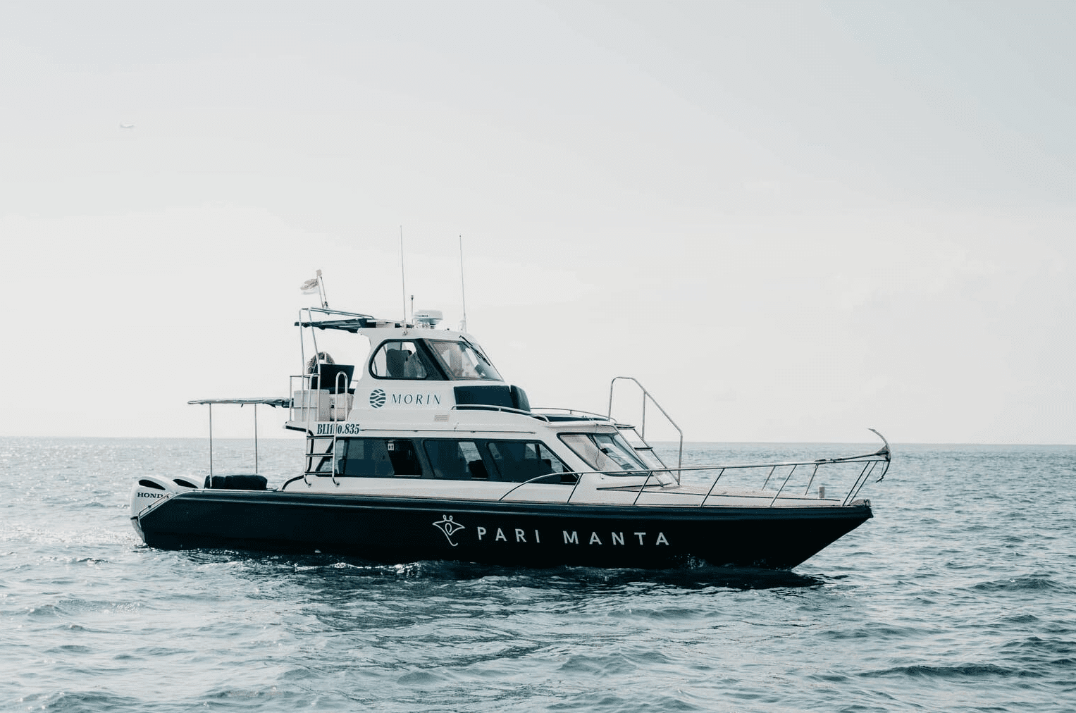 Morin Speed Boat charter price Pari Manta private transfer